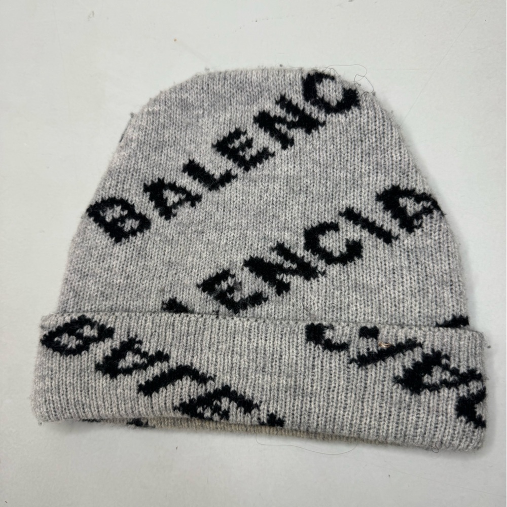 Authentic Balenciaga Grey & Black Logo Beanie – Unisex